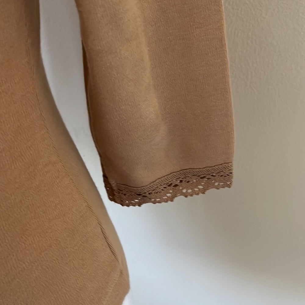 Camel colored lace V-neck top - Picture 9 of 11